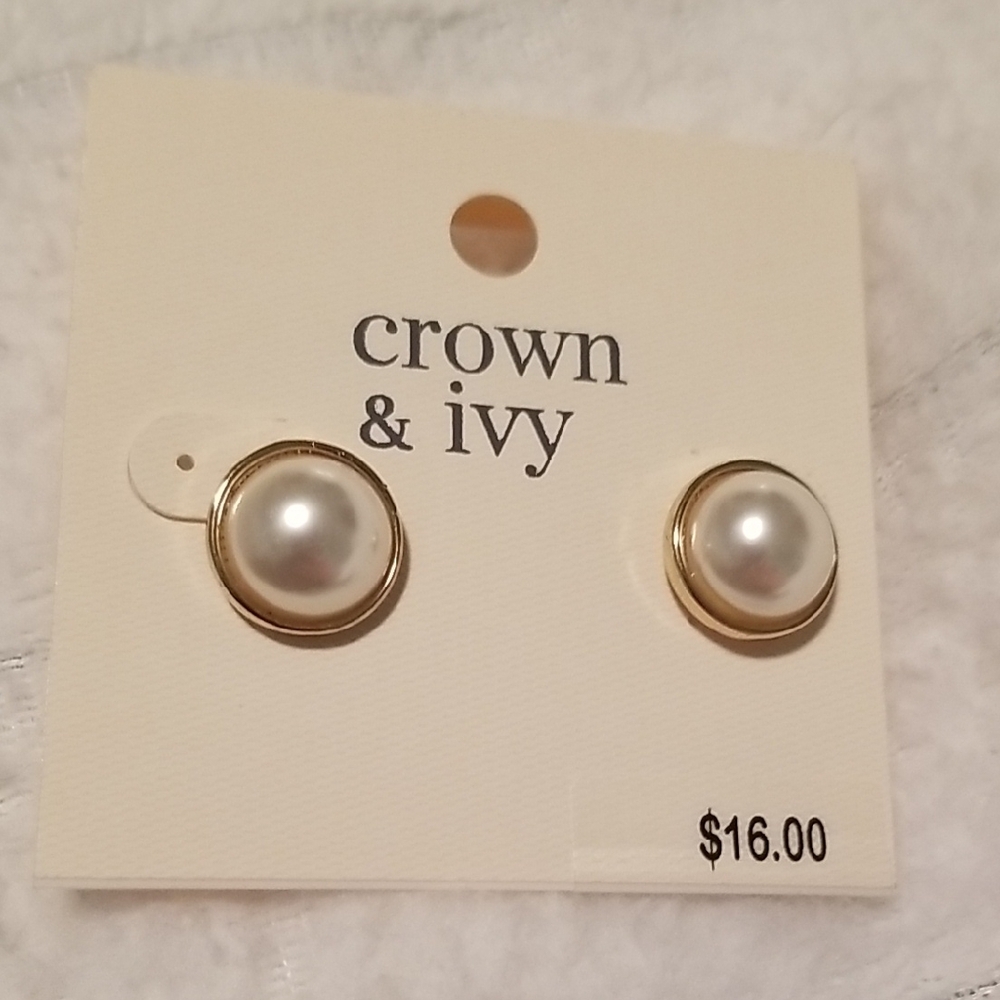 Crown & Ivy Gold and White Pearl Stud Earrings